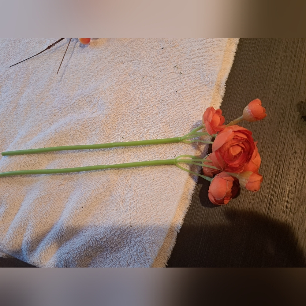 Artificial Venus Flytrap, Black Faux Roses, Orange Ranunculus, Fern Leaves Etc. - Picture 6 of 10